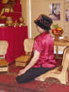 Assise vers l'avant en tailleur